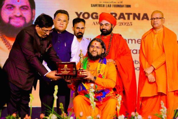 Padma Shri Sadguru Brahmeshanand Swamiji Conferred with 'Yog Ratna Award 2025' - Shree Datta Padmanabh Peeth - 
